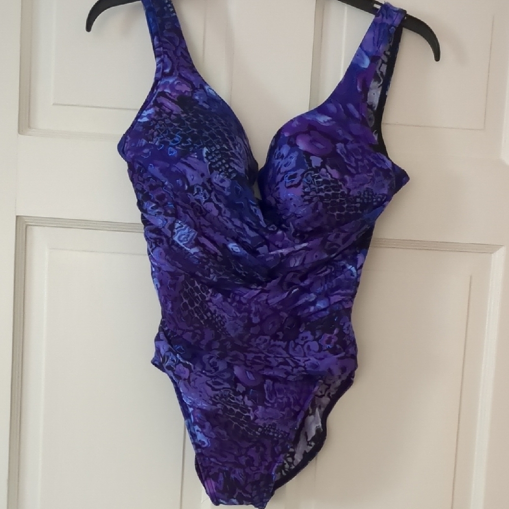 Miracle Swimsuit NWOT In Gondolf Style - Picture 2 of 11